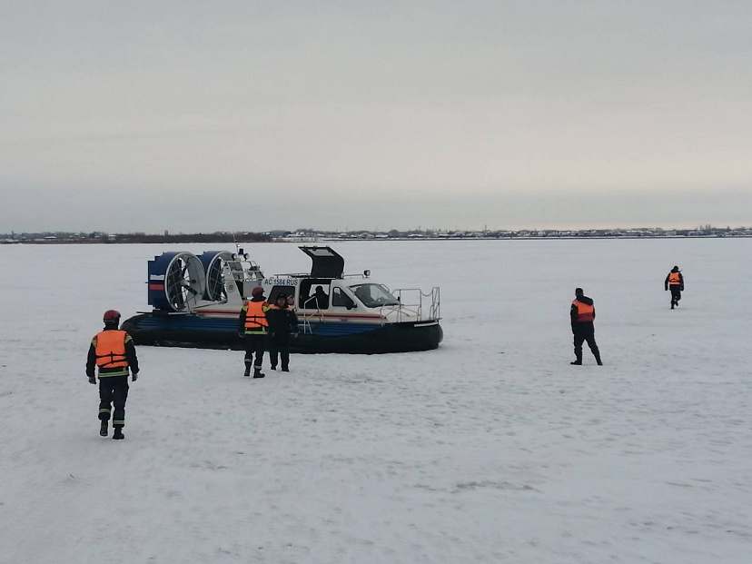 Саратовские спасатели сняли со льда мужчину с белой горячкой