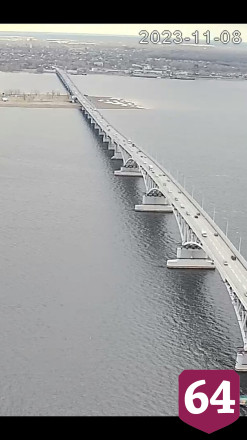 Остров под саратовским мостом начал уходить под воду