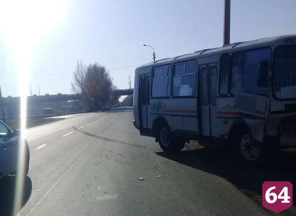 При столкновении с автобусом в «Тойоте» пострадали 3 детей