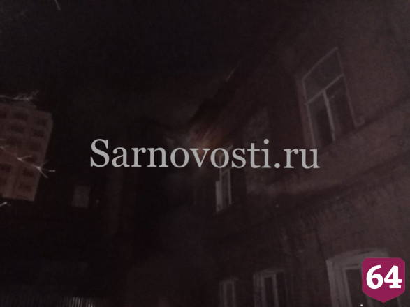 На пожаре в центре Саратова отравилась женщина 