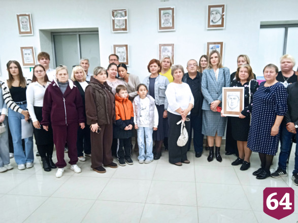 В Саратове открылась выставка живописных портретов участников СВО