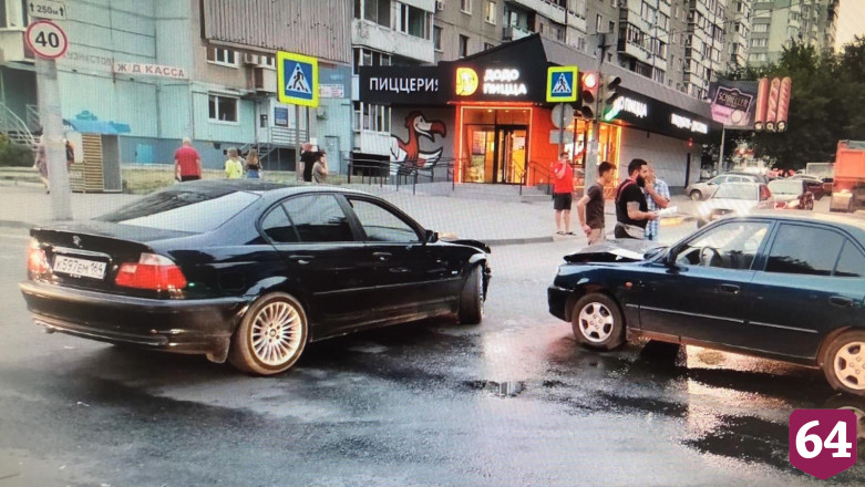 В аварии с BMW на проспекте Энтузиастов ранен мужчина