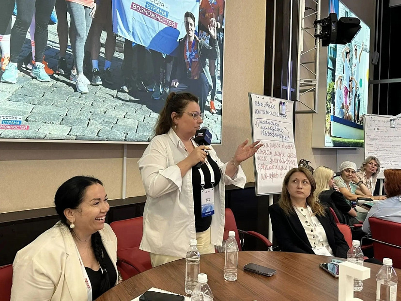 Активистки женсоветов саратовских войсковых частей участвуют в программе «Женщина-лидер»