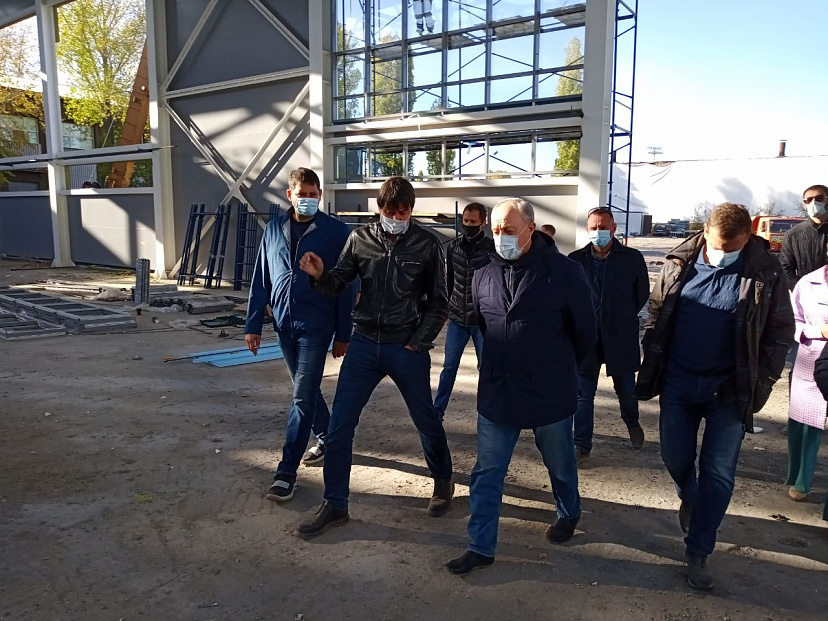Губернатор потребовал сдать в декабре строящийся в Саратове бадминтонный комплекс