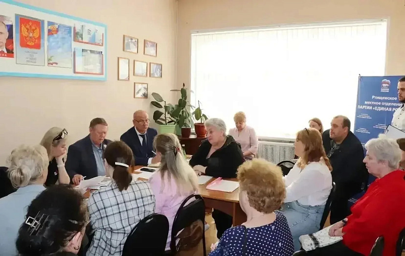Николай Панков помог с решением проблем ЖКХ жителям райцентра Саратовской области