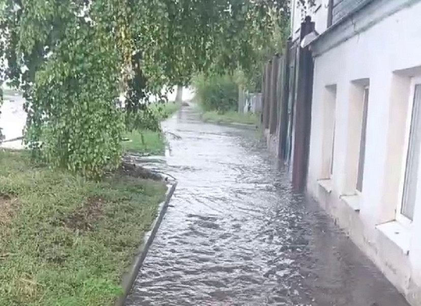 В Саратовской области после ливня затопило частные дома