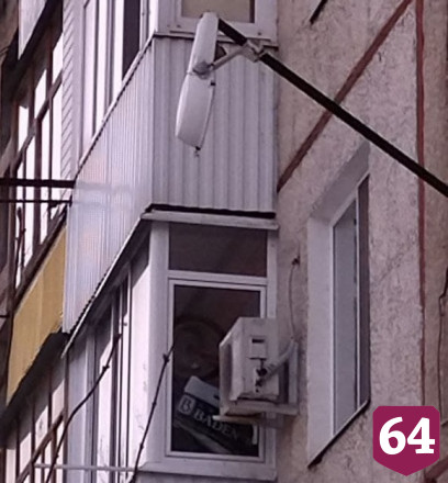 В Саратове при уборке снега сломали фонари 