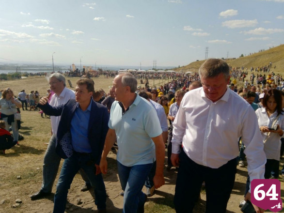 Саратовский губернатор приехал на исторический фестиваль на электричке 