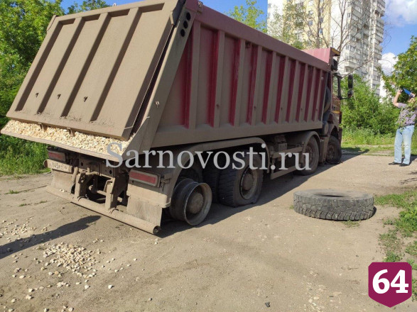 В Солнечном самосвал зацепил высоковольтные провода