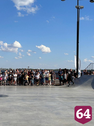Скейт-парк у саратовского моста открыли экстрим-шоу