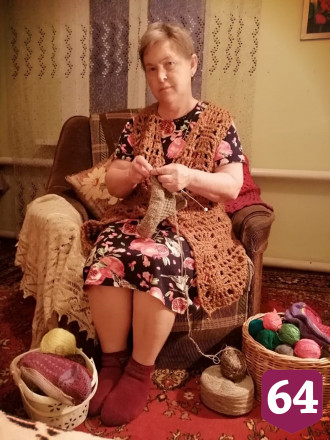 Саратовские рукодельницы вяжут носки для мобилизованных 
