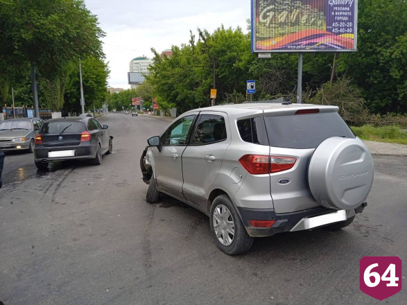 Женщина травмировалась в ДТП с иномарками на Тракторной