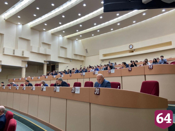 Аварийные дома с землей на Огородной намерены продать за 13,9 млн рублей 