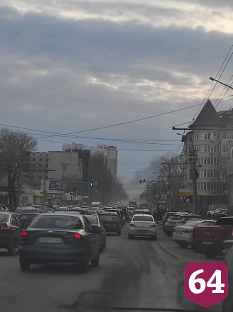 В Саратове тушат шины в промзоне