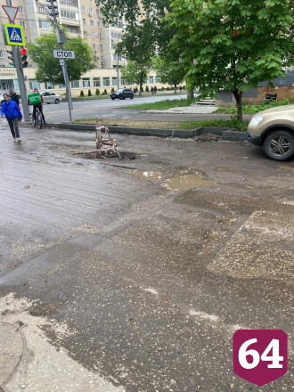 Жительница Саратова рассказала о забытой дорожниками улице