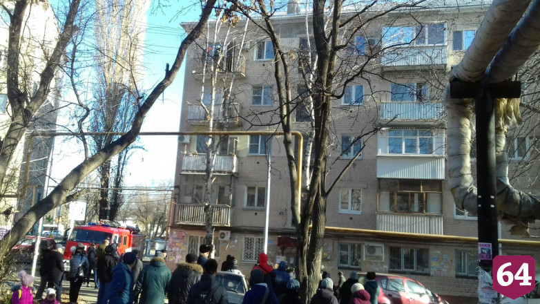 В Саратове из горевшей пятиэтажки эвакуировали 20 человек