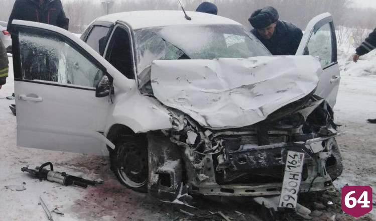 Две автоледи и 13-летняя девочка покалечились в ДТП под Саратовом