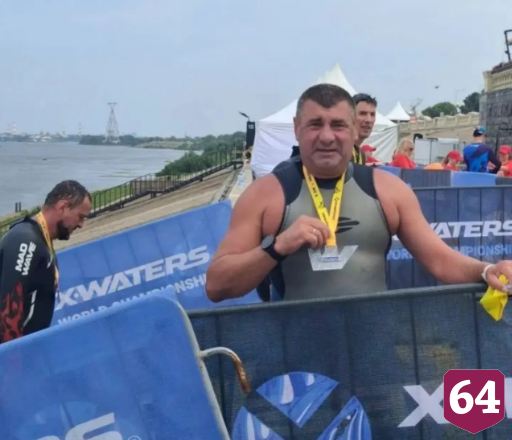 Бывший начальник полиции Саратова дважды переплыл Волгу