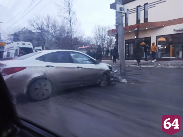 На Орджоникидзе в ДТП со столбом пострадали 4 человека