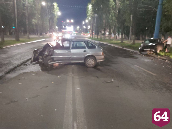 В Саратове произошло тройное ДТП с автобусом