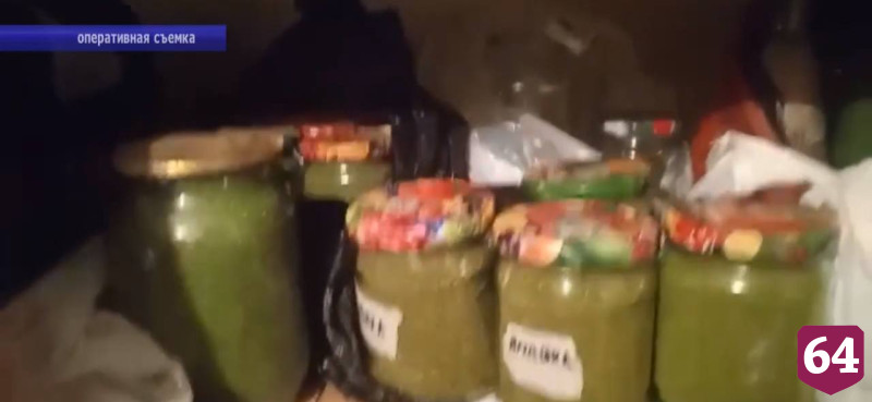 Житель Саратова «законсервировал» в банки 18 килограммов конопли