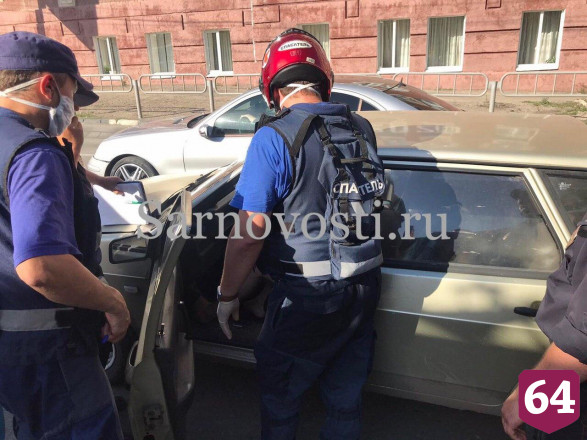 Жители Саратова вызвали спасателей неадекватному автомобилисту