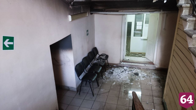 В Саратове пожарные тушили подвал больницы