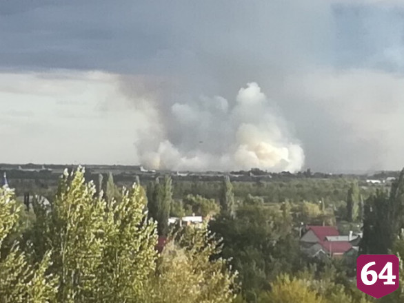 Рядом с аэродромом в Энгельсе произошел крупный пожар