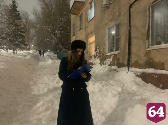 Сотрудника УК осудили за падение на женщину глыбы льда