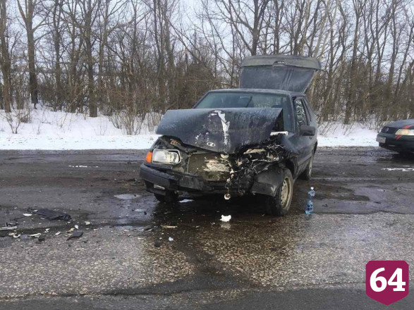 В массовой аварии под Саратовом покалечился водитель легковушки