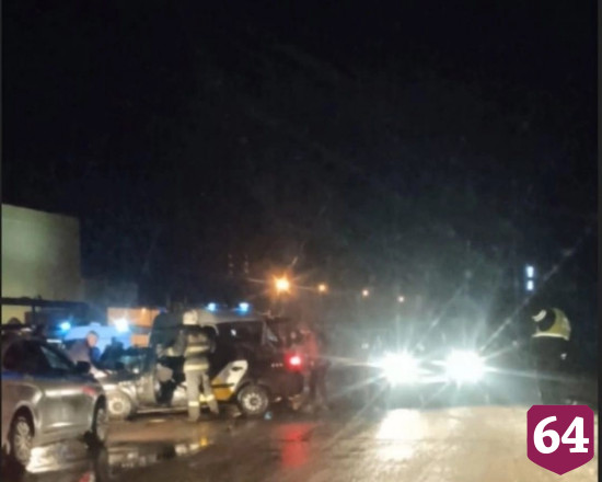 Пять человек пострадали в ДТП с такси под Саратовом