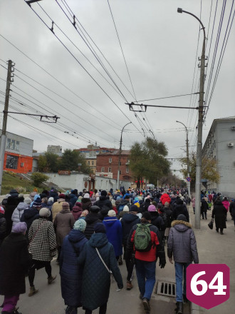 Тысячи жителей Саратова участвуют в крестном ходе