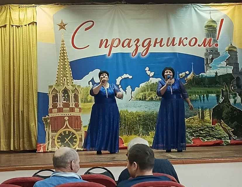 В саратовском госпитале бойцам пели народные хиты и дарили подарки