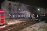 В Саратове под окнами дома полыхала новая иномарка