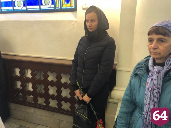 Десятки саратовцев пришли в храм на панихиду по Лизе Киселевой