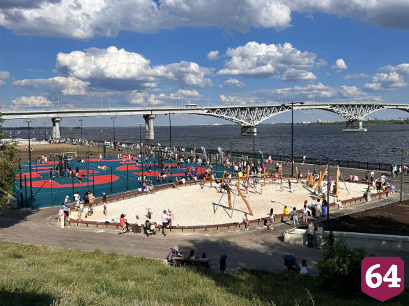 На новом участке набережной Саратова проходит Кубок Волги по баскетболу