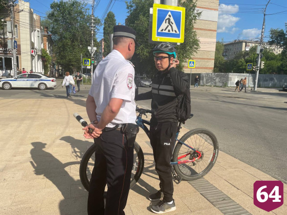В Саратове автоинспекторы наказали за нарушения 109 самокатчиков