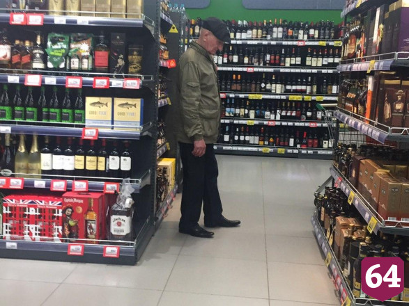 Саратовцы без масок отправились за продуктами и обувью