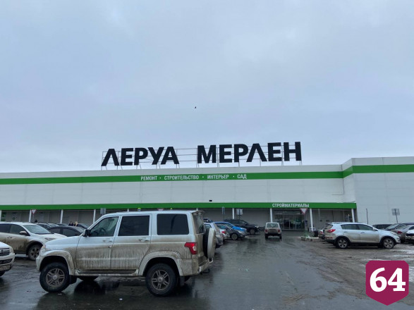 Саратовцы на посленовогоднем шопинге не забыли про маски 