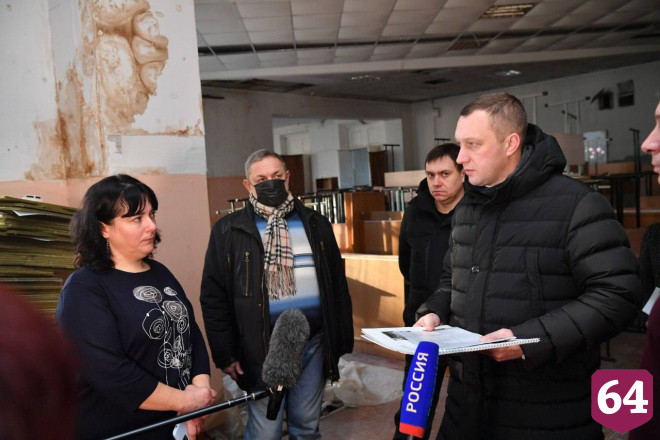 Губернатор поручил сохранить коллектив школы Саратова во время капремонта
