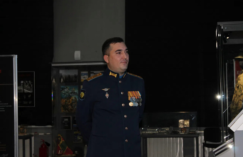 Саратовский участник СВО включил школьникам свой патриотический рэп