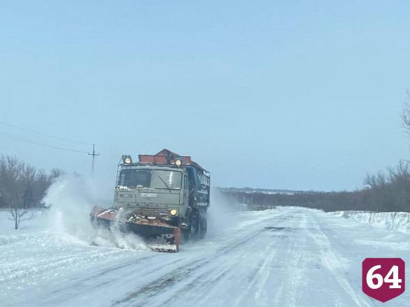 В Саратовской области из снежных заносов ночью спасли 10 человек