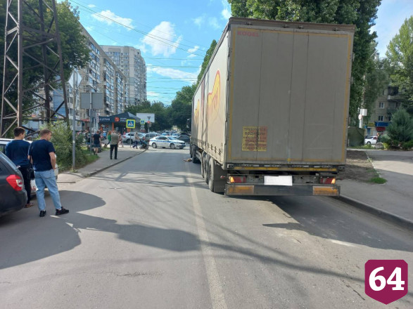 В Саратове фура насмерть сбила 57-летнюю женщину