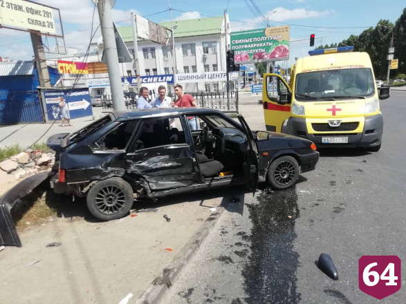 В массовом ДТП в Саратове покалечилась пассажирка легковушки