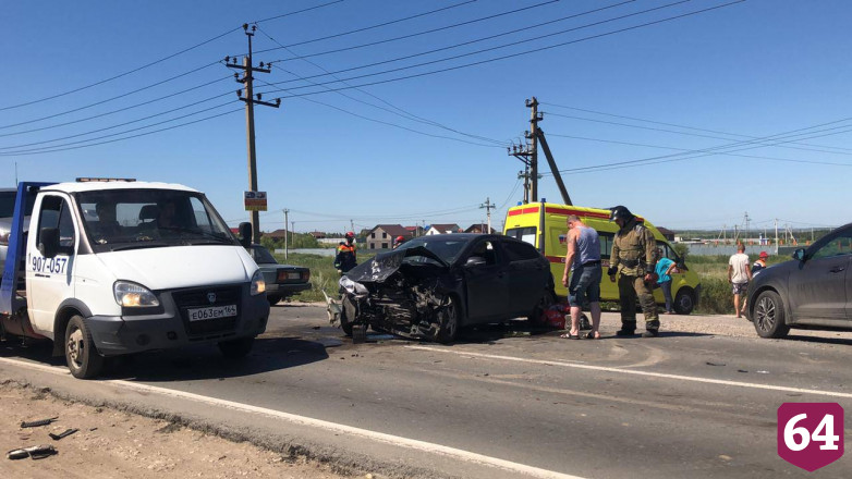 В массовом ДТП на Кумысной поляне покалечился водитель легковушки