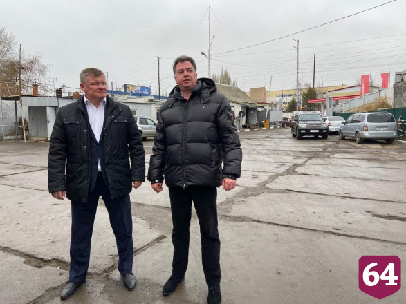 Главе Саратова показали готовую к зиме спецтехнику 