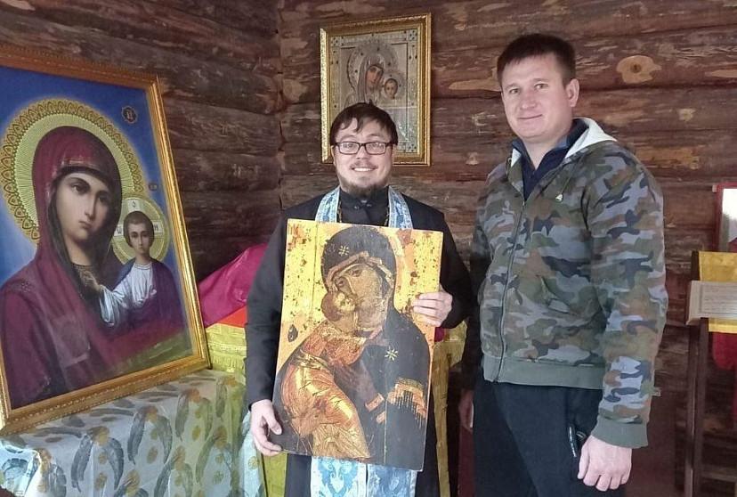 Саратовские бойцы СВО спасли икону из обстрелянного храма
