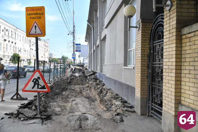 Губернатор потребовал убрать ларьки с Аллеи роз 