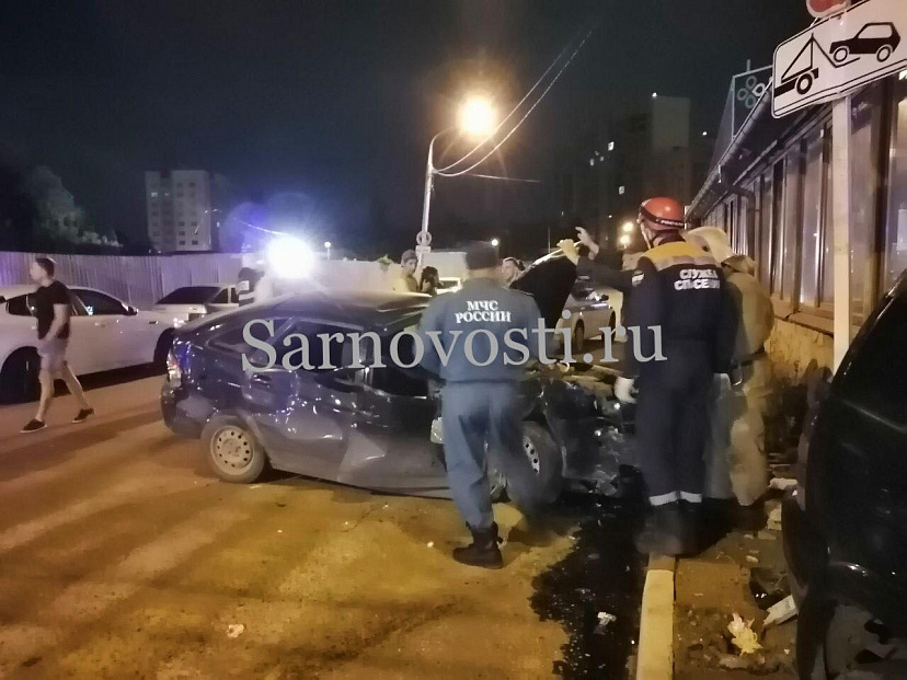Рядом с «Лазурным» участники ДТП снесли дорожные знаки