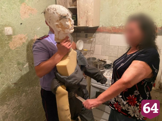 Саратовец не обратился к врачам после поножовщины с сожительницей и умер